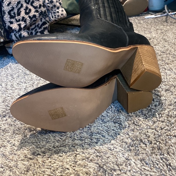 NWOT Vici booties - Picture 4 of 4